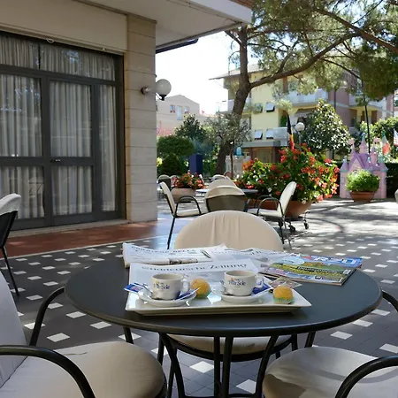 Hotel Frate Sole 3*